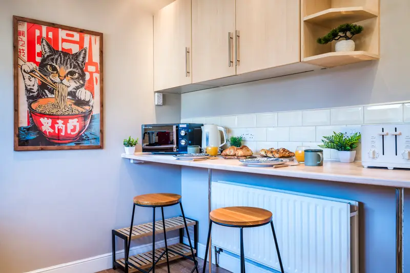 Serviced Accommodation vs Hotel: Which Is Cheaper for a Long Stay?